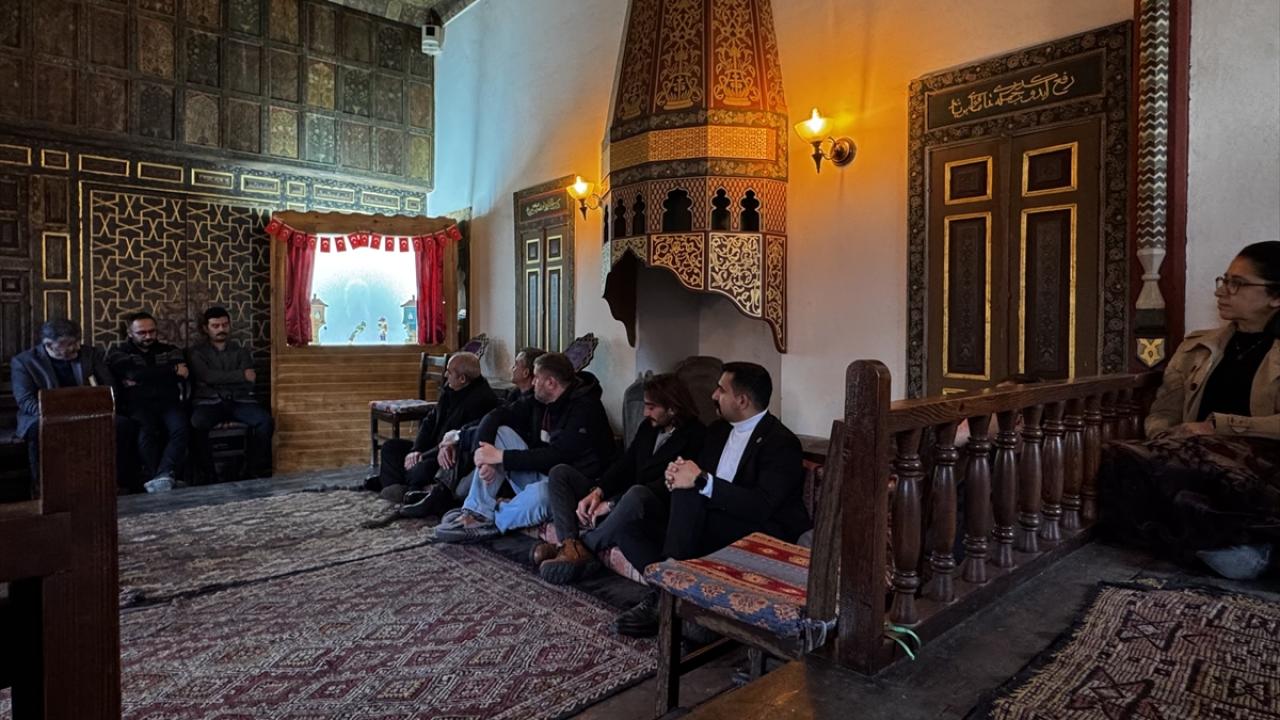 "Salı, çarşamba, perşembe, cumartesi günleri oyunlar sergileniyor"