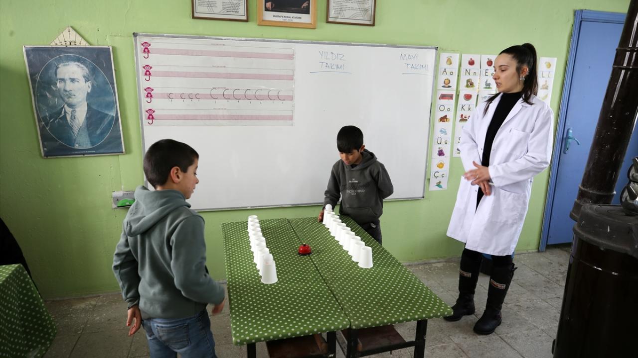 "Öğretmenimizle oyun oynuyoruz"