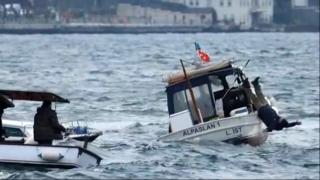 İstanbul Boğazı'nda dalganın denize düşürdüğü balıkçı ölümden döndü