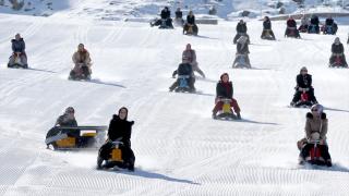 Yamacında yaşadıkları Erciyes'e ilk kez çıkan kadınlar çocuklar gibi eğlendi