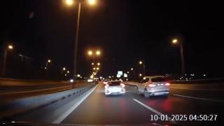 Makas atarak ilerleyen sürücü kaza yaptı