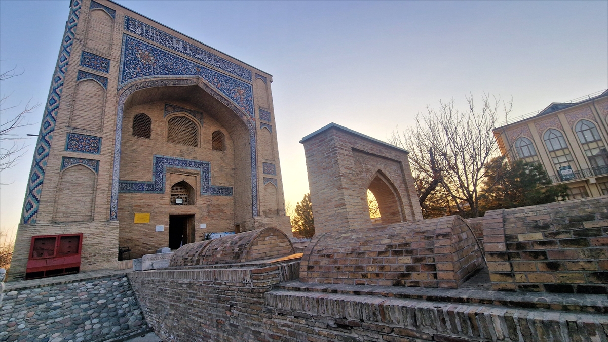 Seyyahların uğrak yerlerinden biri Hazreti İmam Külliyesi