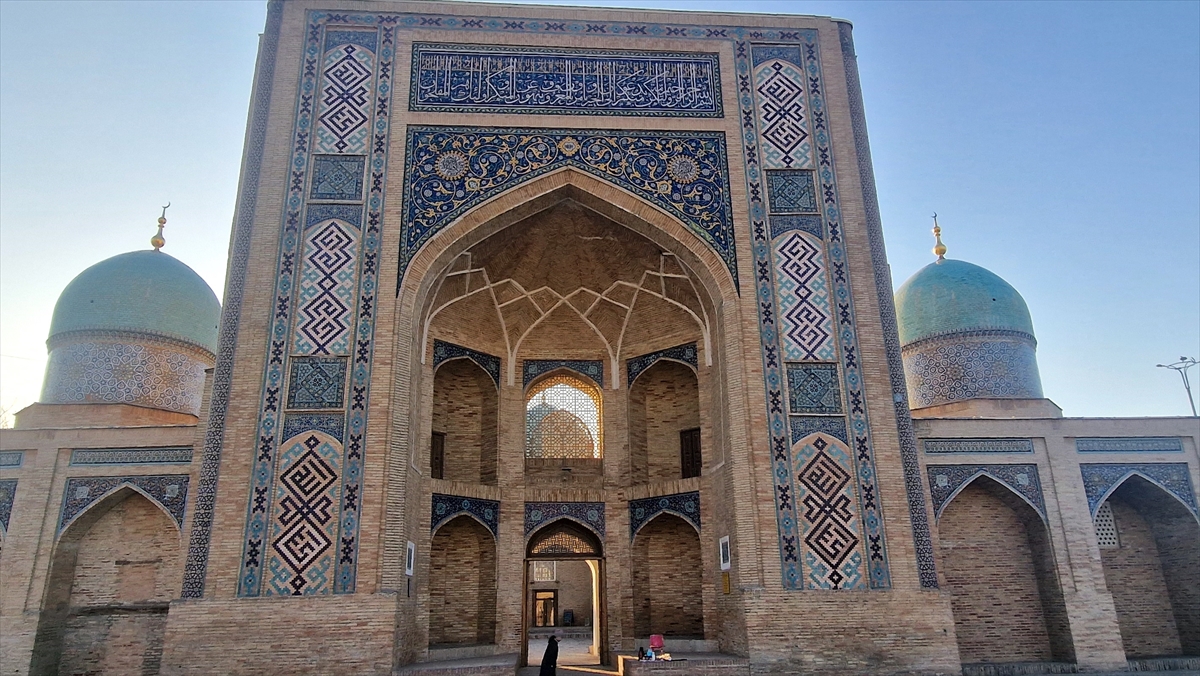 Barakhan Medresesi, eski Sovyetler döneminde depo olarak kullanıldı