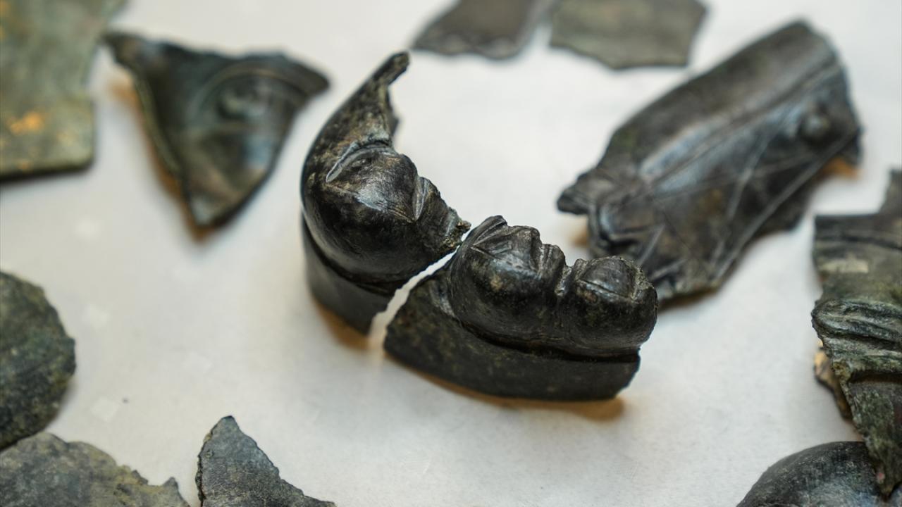 Eritilmek üzere parçalanmış halde bulundular