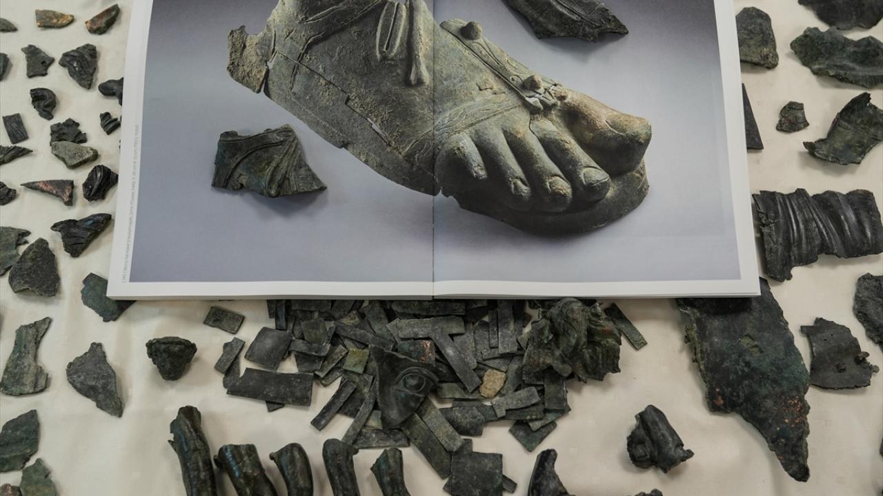 "Hayırseverlerin heykelleri olabilir"