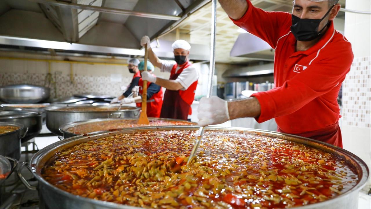"Deprem bölgesinde var olmaya devam ediyoruz"