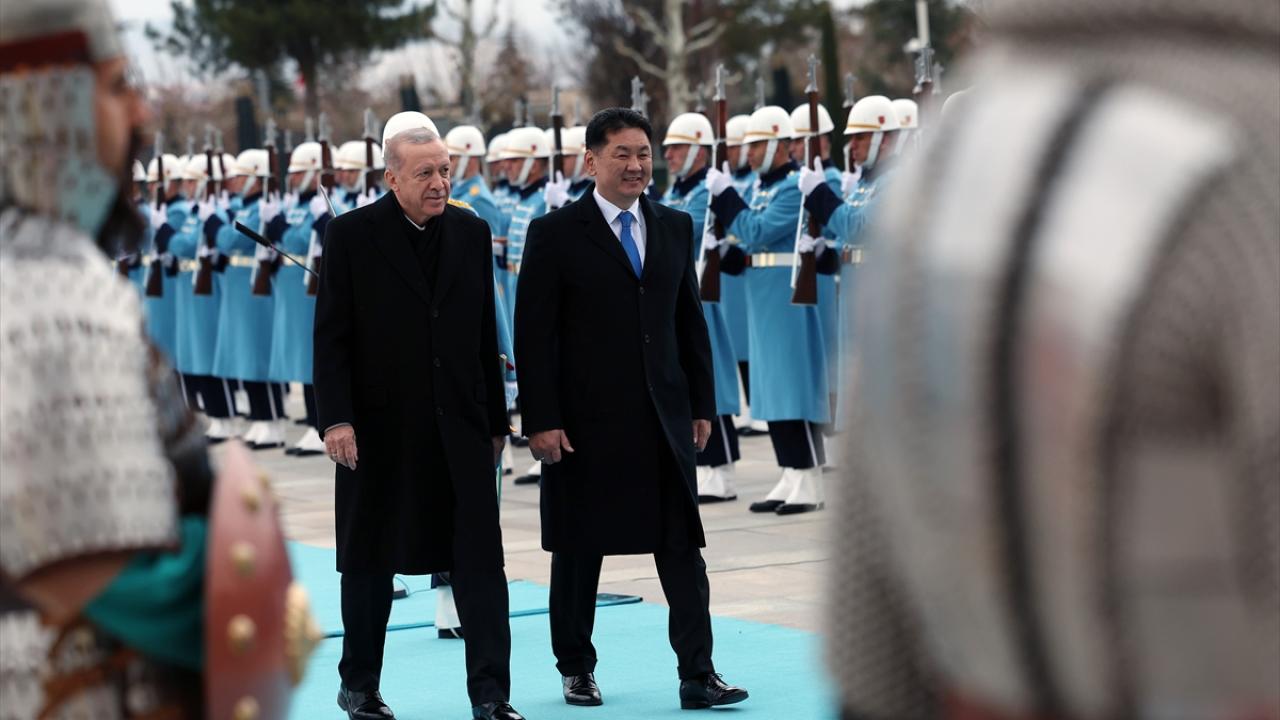 Moğolistan Cumhurbaşkanı Ukhnaa Ankara'da