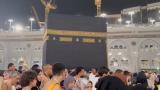 Müslümanlar yağmur altında Kabe'yi tavaf etti