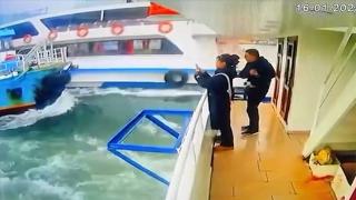 Haliç'te seyir halindeki iki tekne çarpıştı