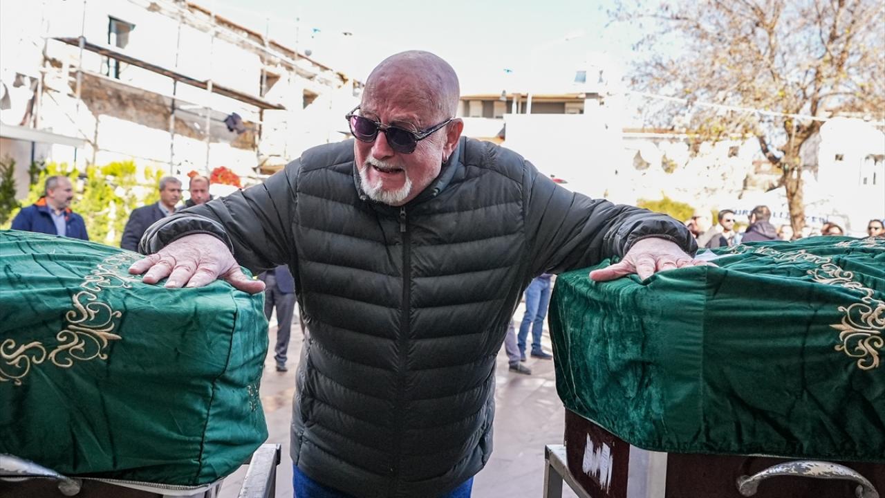 Müge Suyolcu ve kızı Pera Suyolcu İzmir`de toprağa verildi