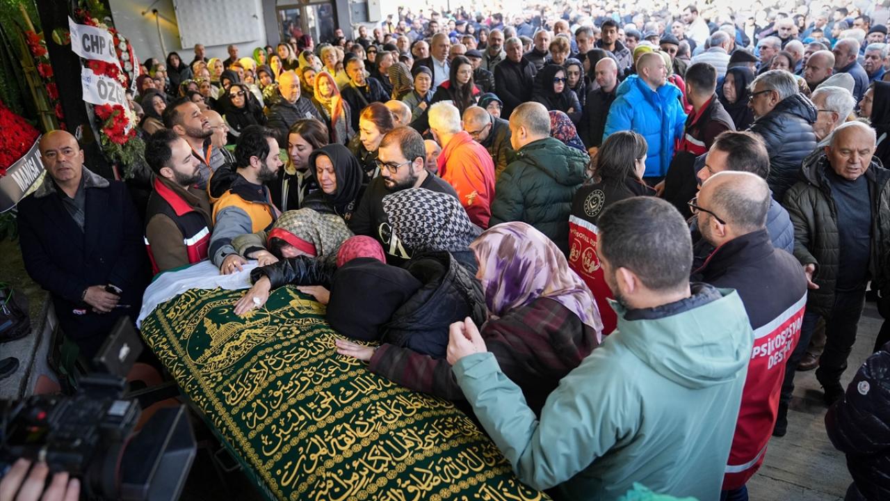 Kübra Tonguç Altın ve kızı Alya Altın`ın cenazesi Manisa`da defnedildi