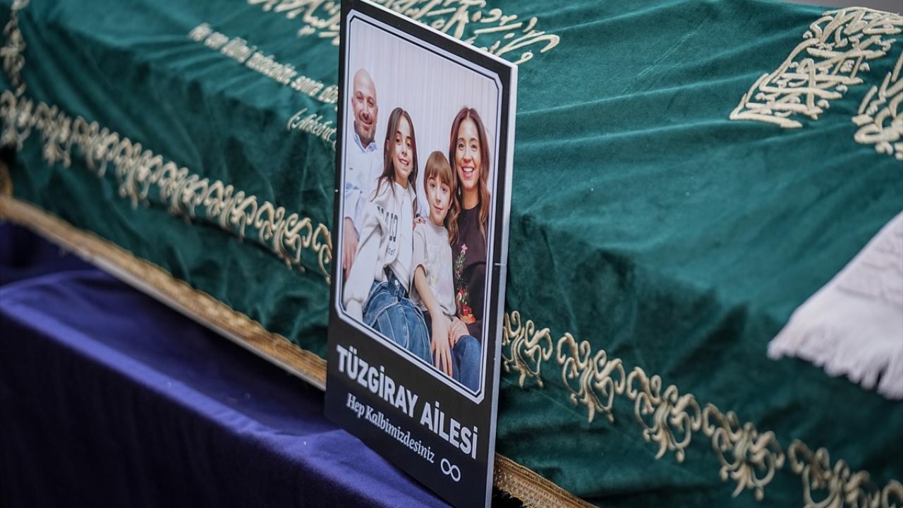 Diş hekimi Erhan Tüzgiray ve ailesi Bursa`da son yolculuklarına uğurlandı