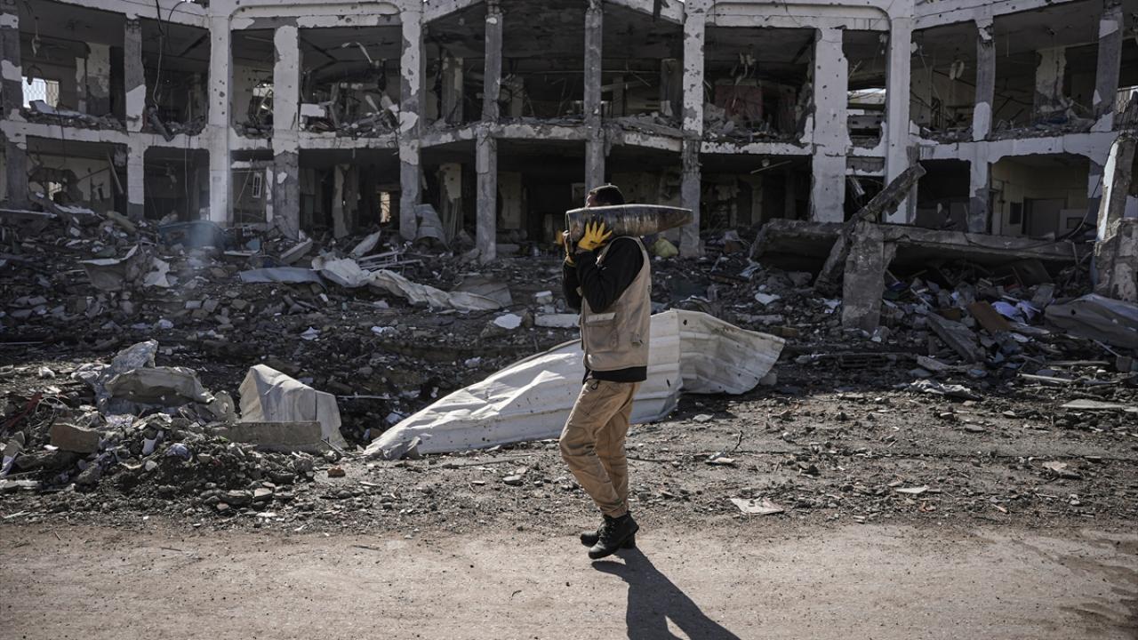 İsrail'in infilak etmeyen patlayıcı ve füzeleri Gazze'de tehlike saçıyor