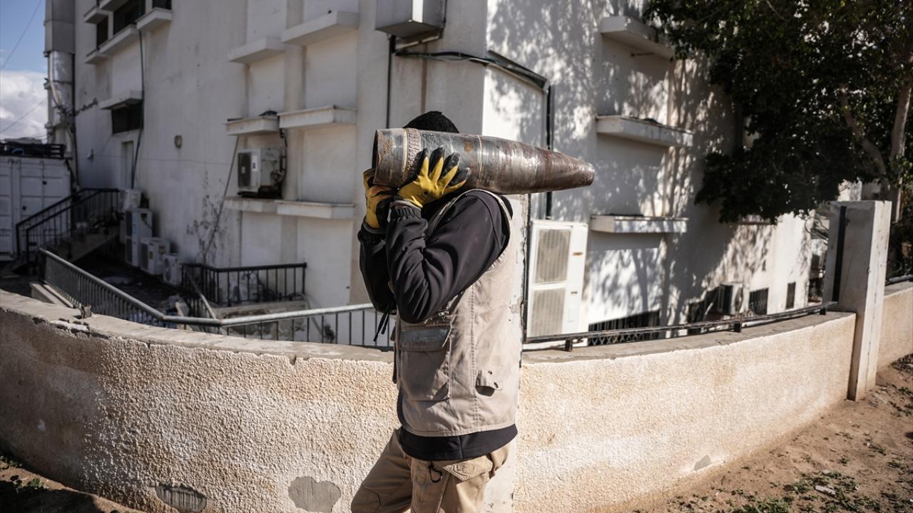 İsrail'in infilak etmeyen patlayıcı ve füzeleri Gazze'de tehlike saçıyor