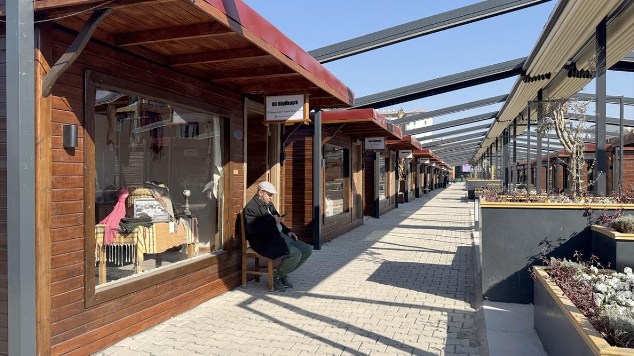 Kültür ve Sanat Çarşısı`nda 82 atölye var