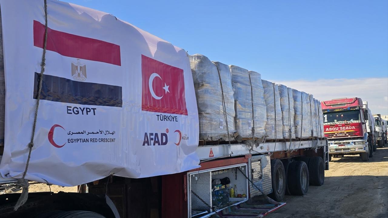 Türk Kızılayı ve AFAD'tan Gazze'ye gidecek yardım tırları Refah Sınır Kapısı'nda