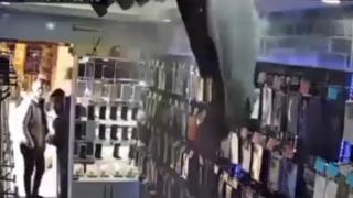 Bartın'da iş yerinin tavanı çöktü