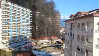 Antalya'da tadilat halindeki otelde yangın