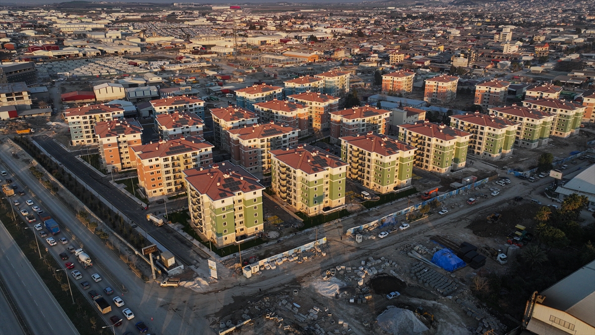 Yıkılan sitelerin yerinde depreme dayanıklı yeni binalar yükseldi