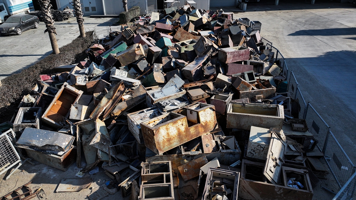 Enkazda kasası olan depremzedelerin izlemesi gereken yol