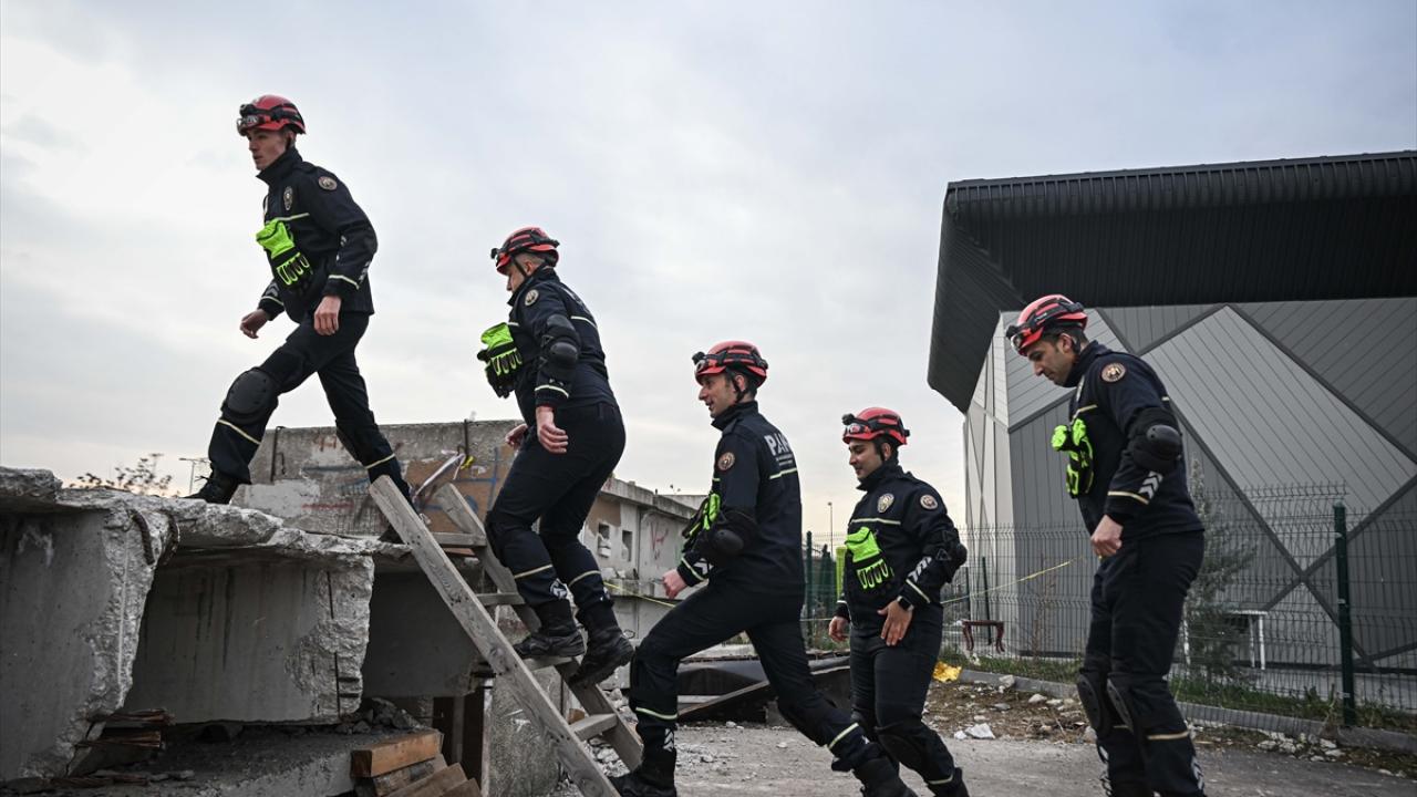 "Şanlı Türk polisi aziz milletimizin daima yanında olacaktır"