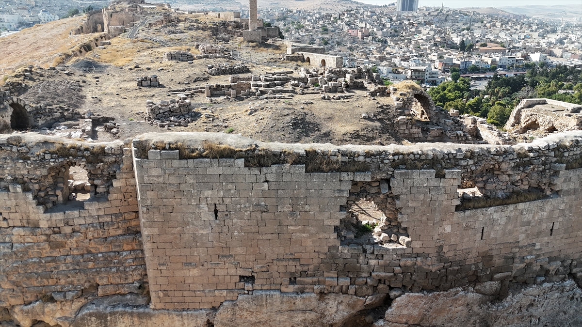 "Dış surlarda, burçlarda restorasyonu yapıyoruz"