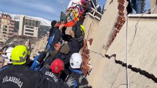 Asrın felaketinde Azerbaycan'dan örnek dayanışma