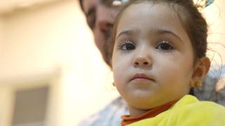 TRT Haber 'enkaz bebek' Fatma'yı 2 yıl sonra ziyaret etti