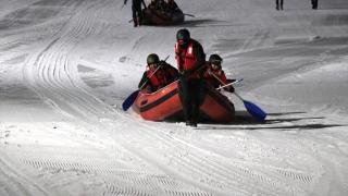 Erzurum'da 3 bin rakımda karda rafting yarışı
