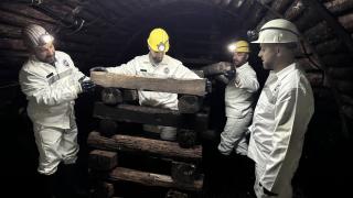 Enkazda kalanlara "ışık" olan madenciler hayat kurtaran yöntemlerini anlattı