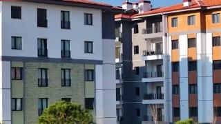 Depremzede aile evlerine kavuşmanın mutluluğunu yaşıyor