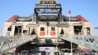 Üniversiteye yerleşen depremzede öğrenciler, eğitim aldıkları "yüzer okul"u ziyaret etti