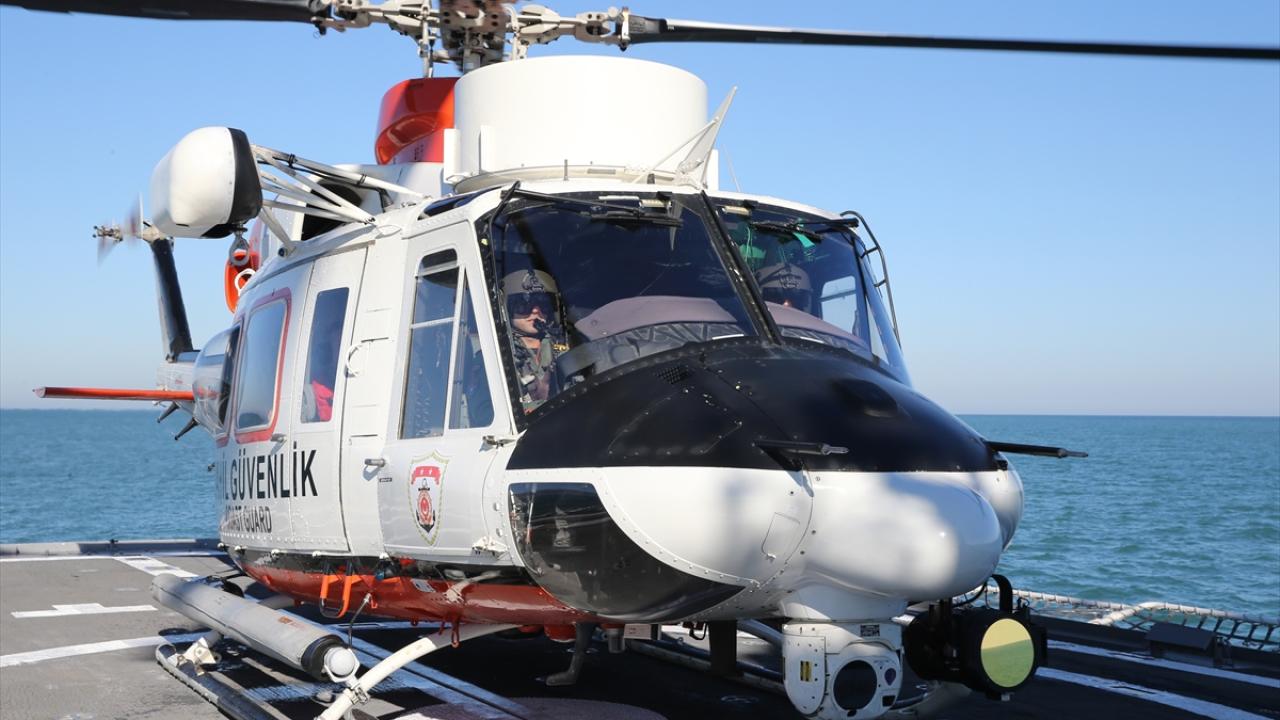 "Zaman mefhumu gözetmeksizin millete hizmet ediyoruz"