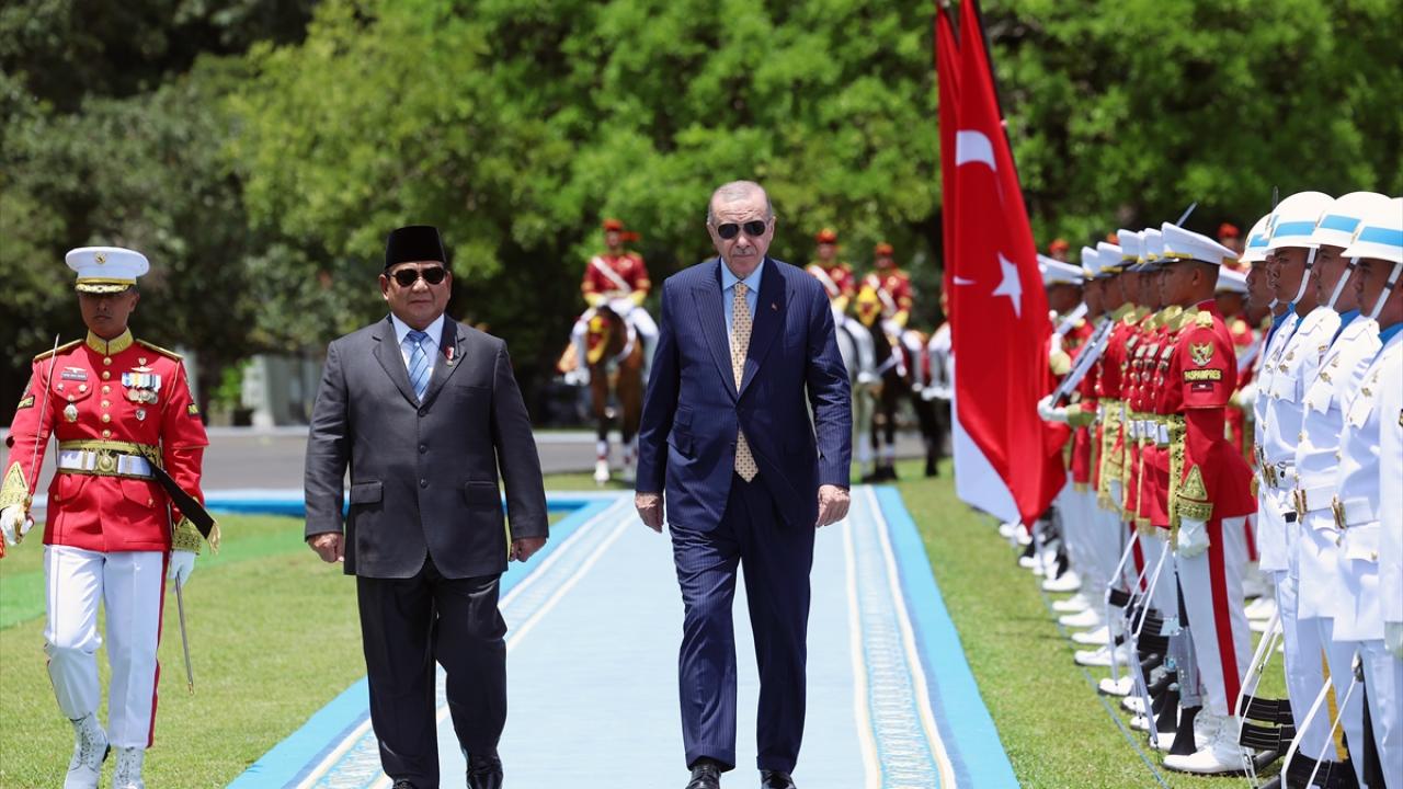 Türkiye-Endonezya İş Forumu`na katılacak