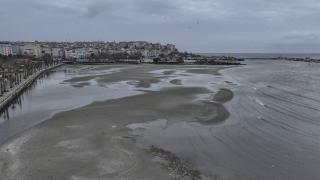 İstanbul'da deniz suyu çekildi