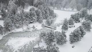Topuk Yaylası Tabiat Parkı beyaz örtüyle kaplandı