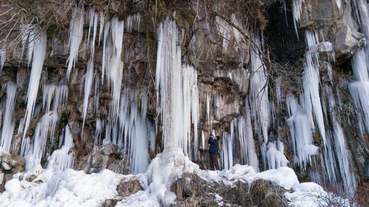 Van'da Koçköprü Kanyonu'nda buz sarkıtları oluştu