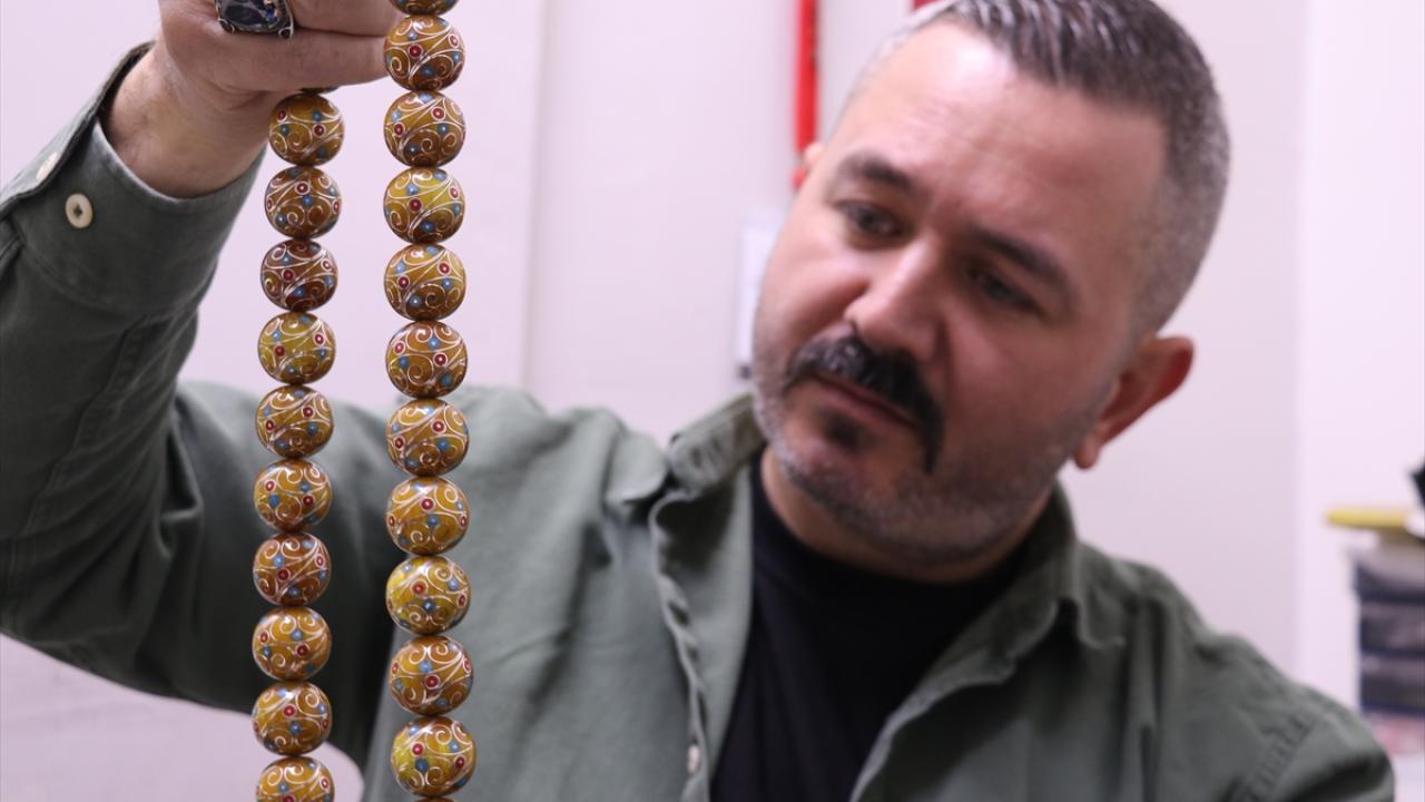 Açık artırmayla 100 bin liraya sattığı tespihin gelirini şehit ailelerine bağışladı