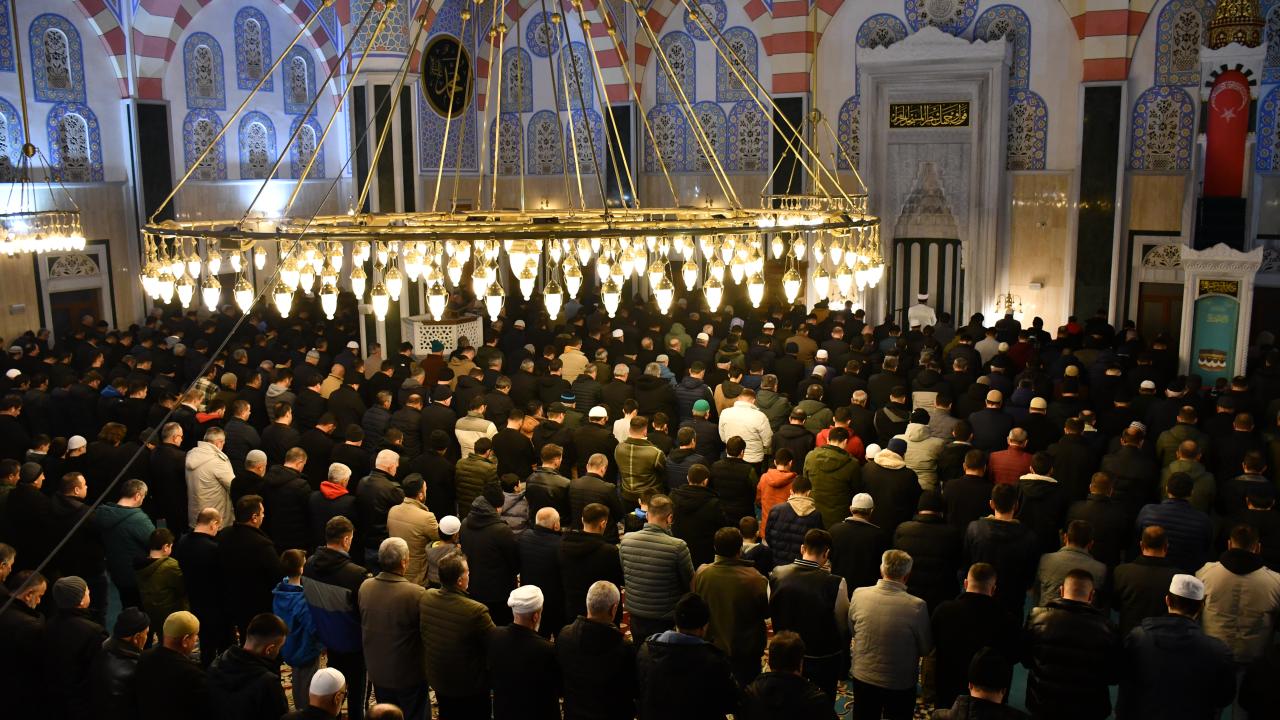 Ramazanın müjdecisi Berat Kandili idrak edildi