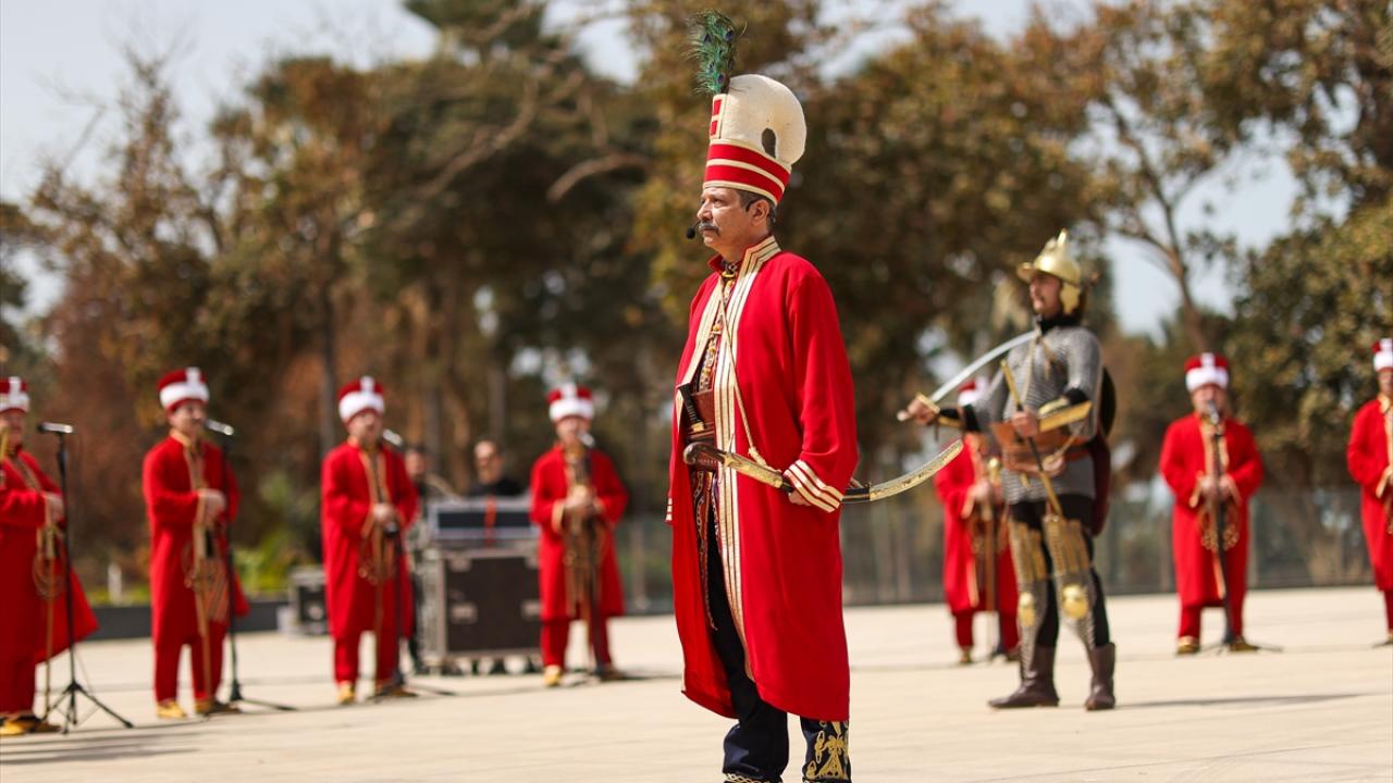 Batı Afrika`da ilk kez bir konser verdi