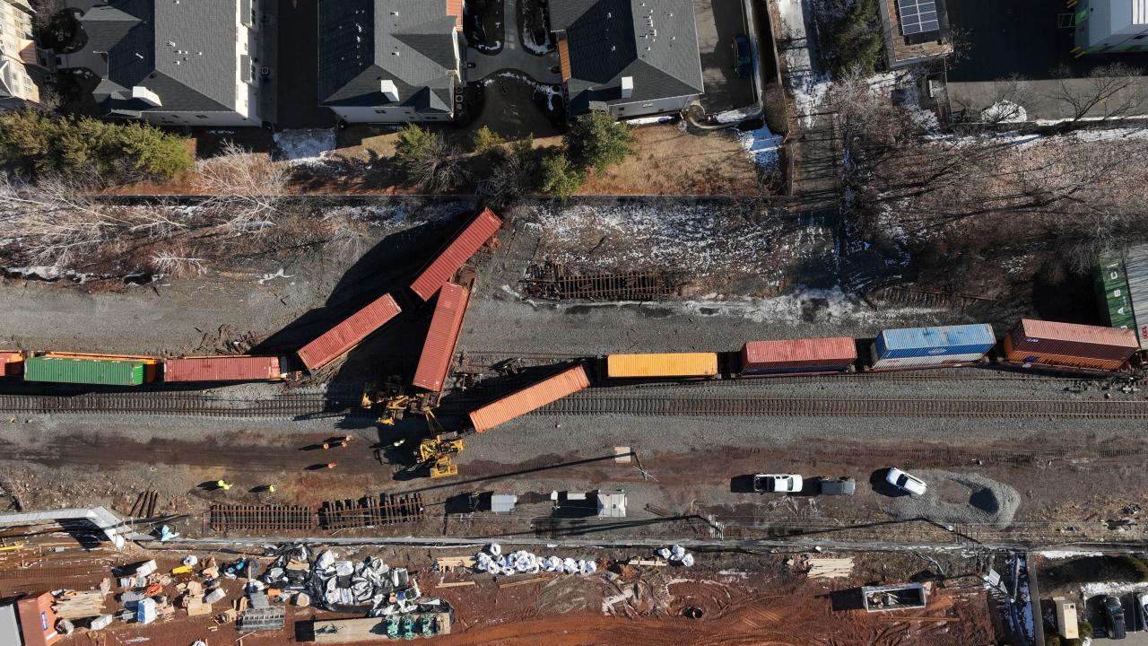 ABD'de yük treni raydan çıktı