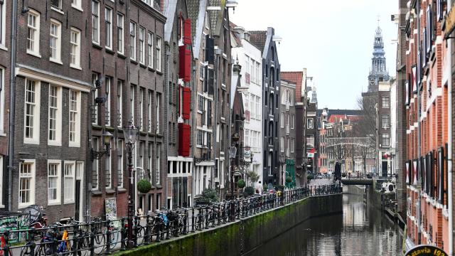 Amsterdam, et ve fosil yakıt reklamlarını yasaklayarak iklim hedeflerine yönelik önemli bir adım attı
