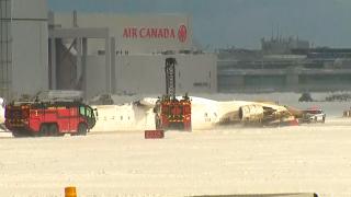 Kanada'da yolcu uçağı iniş sırasında kaza yaptı