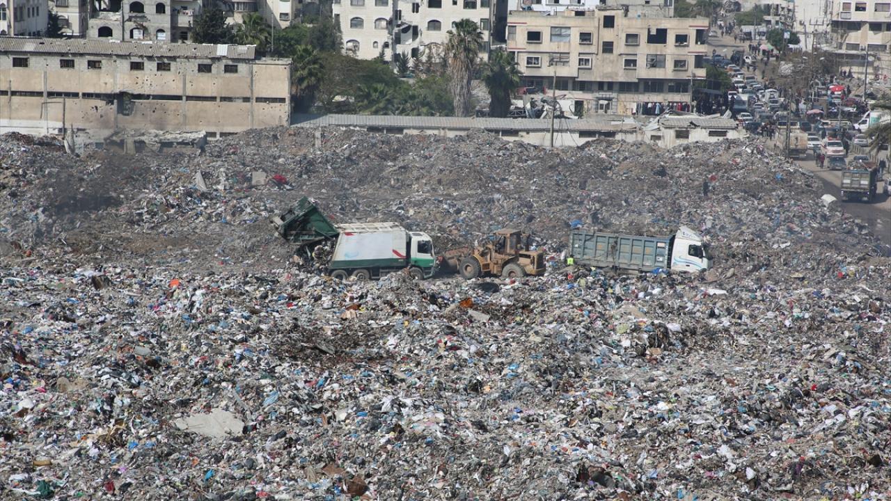 Gazze'deki çöp yığınları Filistinlilerin hayatını tehdit ediyor