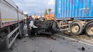 İzmir'de 4 aracın karıştığı zincirleme kazada 1 kişi öldü