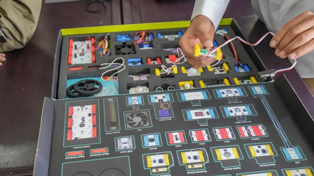 "Merkezdeki yaşıtlarıyla aynı şartları sağlamaya çalışıyoruz"