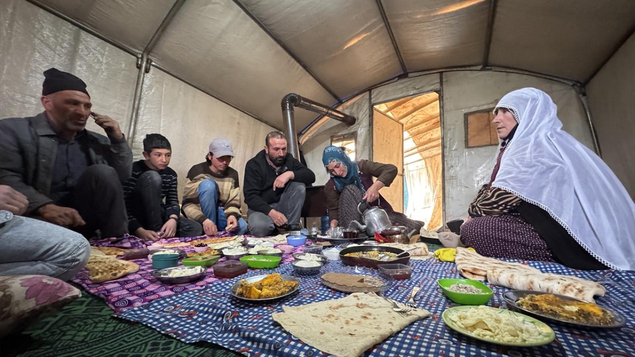 "Yaz kış demeden bu hayvanlara bakıyoruz"