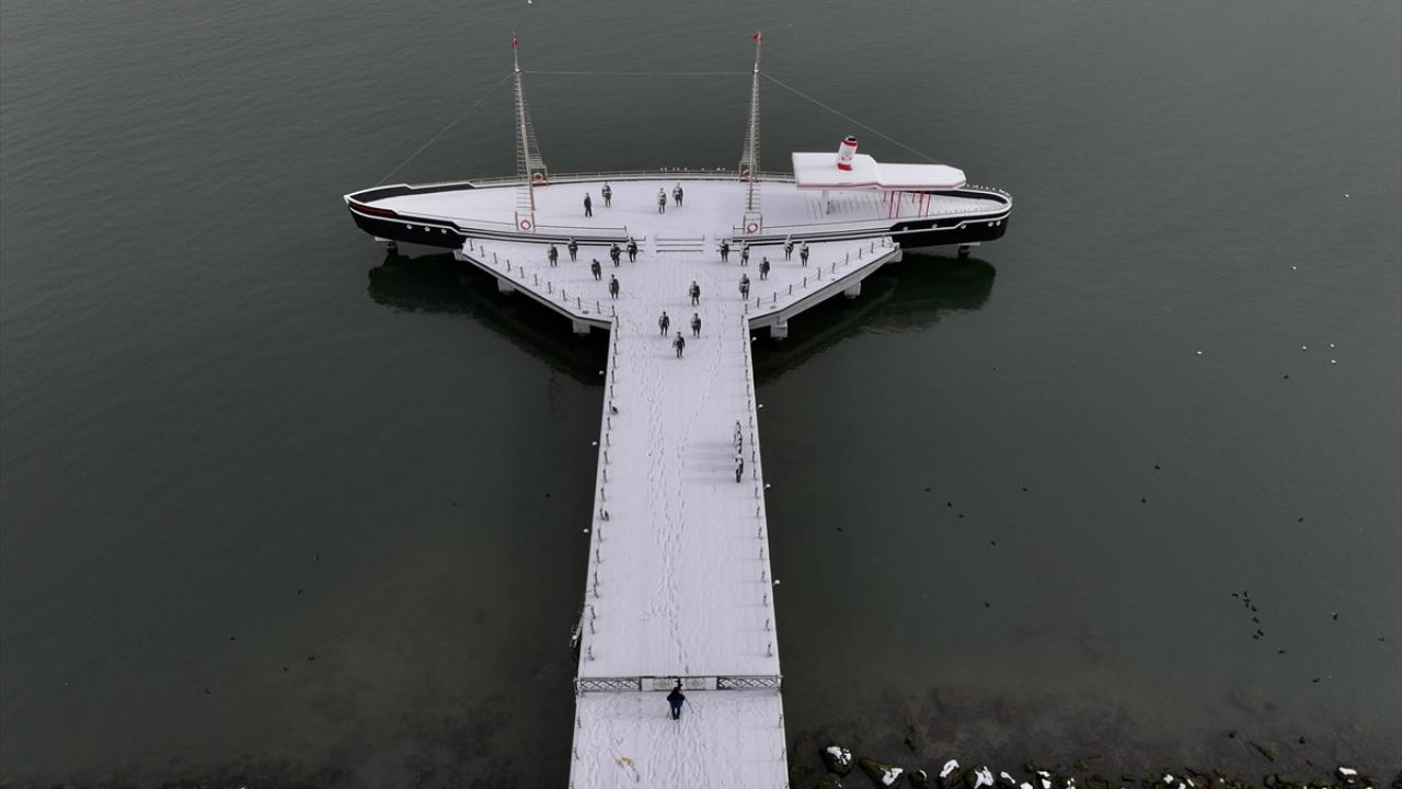 Samsun`un simgelerinden Tütün İskelesi karla kaplandı
