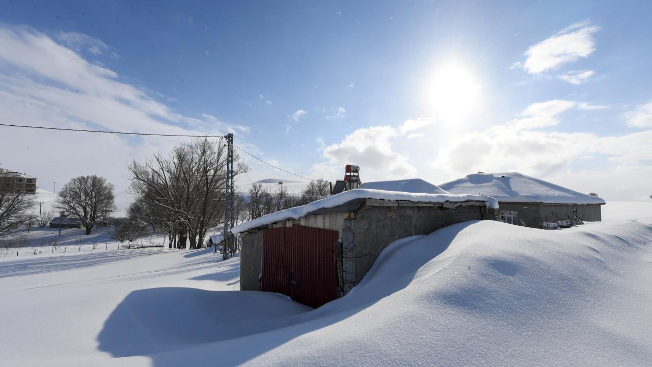 "Evler tamamen kara gömülmüş"