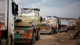 Katar ve Mısır’ın işbirliğiyle Gazze’ye konteyner evler ve iş makineleri gönderildi